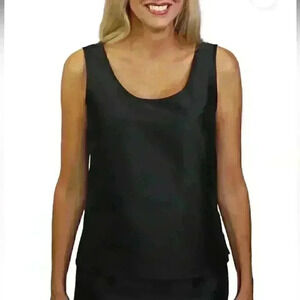 NWT Connie Roberson
Easy Tank 100% silk MSRP
$190 Sz XS. Fit up to Sz M